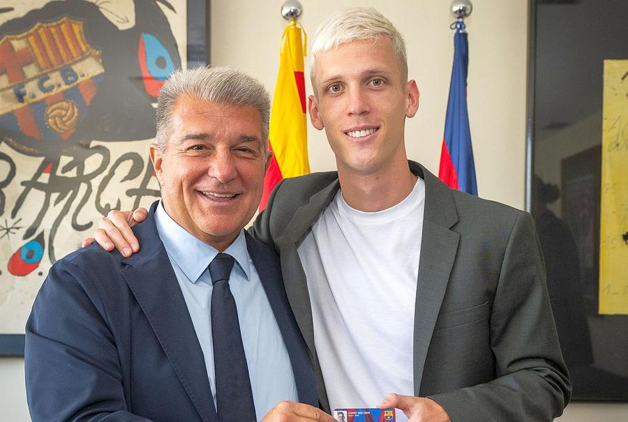 Dani Olmo, alături de Joan Laporta, președintele FC Barcelona Lovitură pentru Barcelona: stop planificării sezonului! » Motivul pentru care nici Andrei Rațiu nu ar putea veni