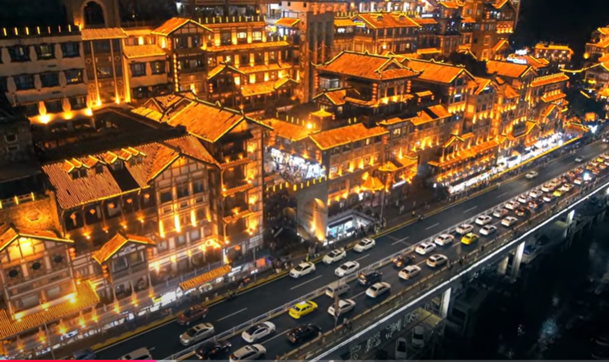 Imagini INCREDIBILE cu Chongqing, cel mai mare oraș al Chinei: peisaje desprinse din filmele-SF