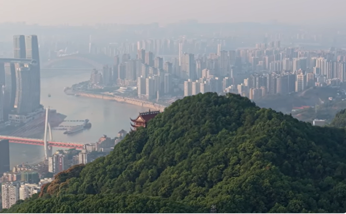 Din altă lume! Megaorașul din China despre care nu vorbește nimeni, dar e la nivel de Shanghai și Beijing » Stadionul se încadrează în peisajul futurist