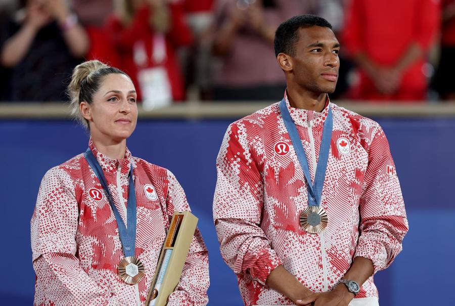 Gabriela Dabrowski și Felix Auger-Alliassime cu medaliile olimpice de bronz Foto: Guliver/GettyImages Dezvăluirile tulburătoare ale unei campioane de Grand Slam: „Ceva trebuia să mă zguduie, iar cancerul a făcut asta” » Cum a descoperit boala