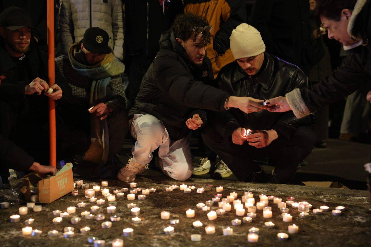 Flori și candele aprinse în memoria victimelor tragediei din Crans Montana