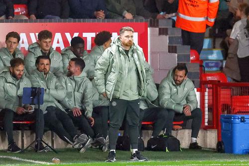 Calum McFarlane, cel în picioare, va sta pe banca lui Chelsea duminică // foto: Imago Images