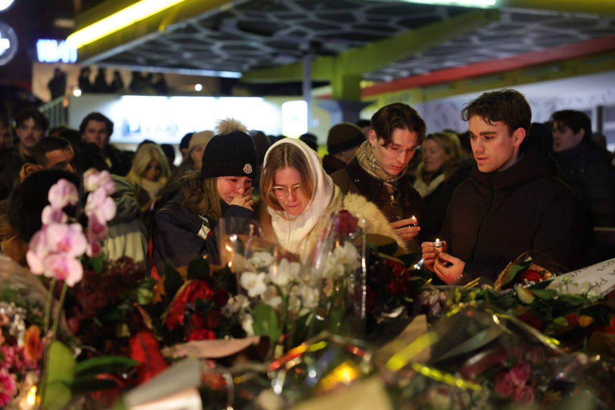 Flori și candele aprinse în memoria victimelor tragediei din Crans Montana