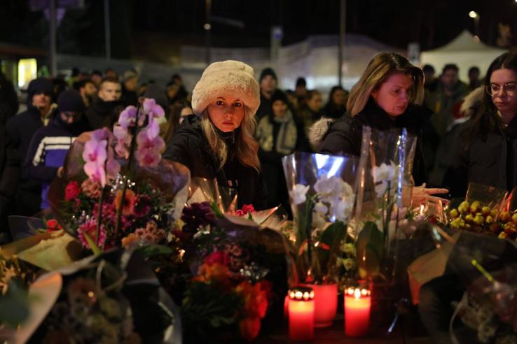 Lacrimi de durere în Crans-Montana după tragedia din noaptea de Revelion din barul Le Constellation / Foto: Imago