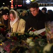 Lacrimi de durere în Crans-Montana după tragedia din noaptea de Revelion din barul Le Constellation / Foto: Imago