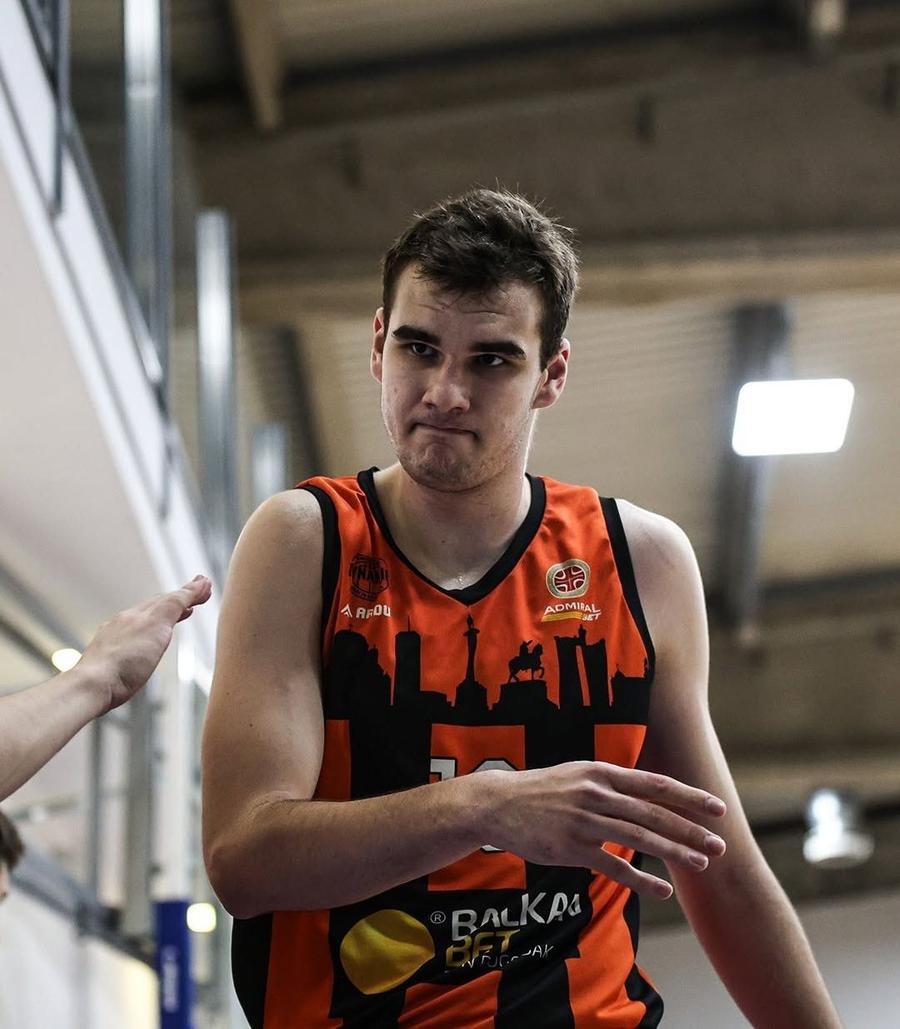 Filip Malesevic, noul pivot al lui FMP Belgrad/Foto: Instagram Înaintea duelului direct, adversara lui U-BT Cluj-Napoca a transferat un „uriaș” de 2,22 metri, văzut drept o mare speranță a baschetului din Serbia