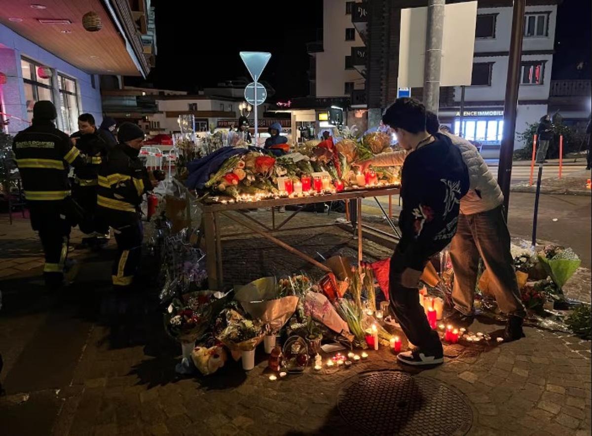 Flori și candele aprinse în memoria victimelor tragediei din Crans Montana