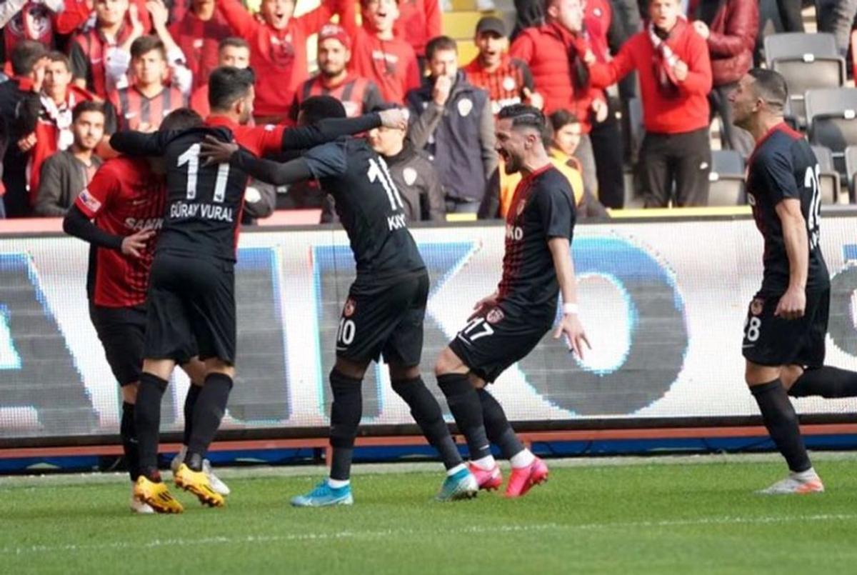 GAZIANTEP - SIVASSPOR 5-1 // Marius Șumudică, în al nouălea cer după meciul excelent făcut de Maxim: „Sunt un câștigător!”