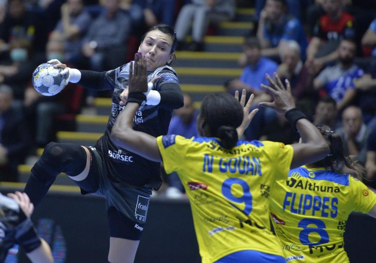 CSM BUCUREȘTI - METZ 32-27 // Cristina Neagu, după meciul în care a fost MVP: „Ne putem bate cu orice echipă din Liga Campionilor”