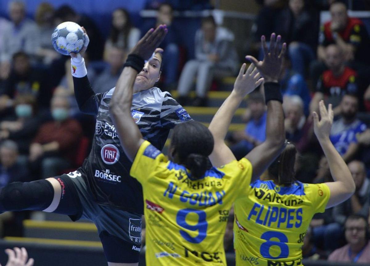CSM BUCUREȘTI - METZ 32-27 // Cristina Neagu, după meciul în care a fost MVP: „Ne putem bate cu orice echipă din Liga Campionilor”