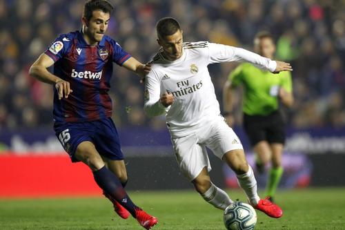 Eden Hazard (în alb), unul dintre ultimele transferuri ale lui Real Madrid // foto: Guliver/gettyimages