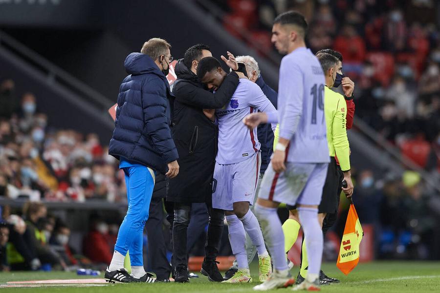 Ansu Fati, încurajat de Xavi după ce a părăsit terenul accidentat în meciul cu Bilbao // Foto: Imago Dani Alves, sacrificat de Barcelona! Motivele din spatele deciziei lui Xavi