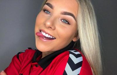 Cea mai sexy şi mai rebelă fotbalistă a început o activitate care a îmbogăţit-o: „Mi-a schimbat complet viața” » Ce conţinea filmuleţul care a obligat-o să-şi încheie cariera de pe gazon