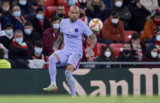 Dani Alves, sacrificat de Barcelona! Motivele din spatele deciziei lui Xavi