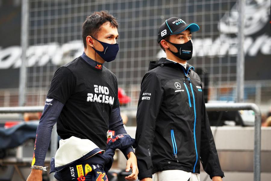 Alex Albon (stânga) și George Russell se cunosc încă din anii în care concurau în competițiile de juniori // foto: Guliver/gettyimages Williams caută să revină la gloria de odinioară » Argumentele pentru un 2022 de excepție: „Am construit o mașină bună”