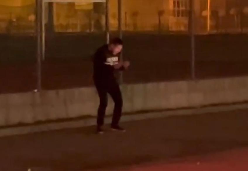 FCU Craiova a învins-o pe Dinamo, scor 2-1. Zeljko Kopic (46 de ani), antrenorul „câinilor”, a avut criză de nervi în timp ce se îndrepta spre autocar. Reporterii GSP au surprins momentul.