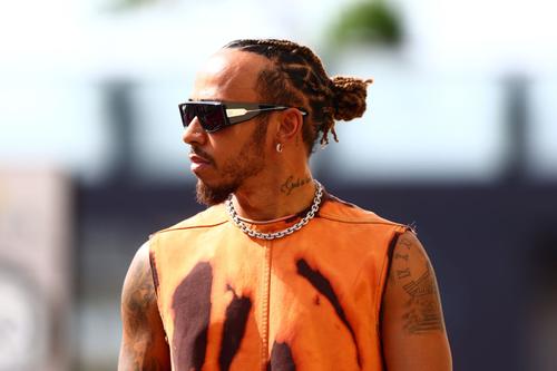 Lewis Hamilton (39 de ani) s-a înțeles cu Ferrari și va primi un salariu colosal. Doar campionul en-titre Max Verstappen (26 de ani) câștigă mai mult în Formula 1.