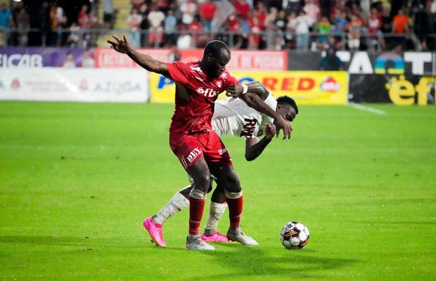 CFR Cluj a mai bifat un transfer! Jucătorul de națională de la UTA va evolua pentru „feroviari”