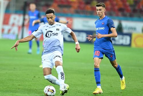 Alexander Kabran vs. Tavi Popescu în meciul FCSB - FK Viking Stavanger, din Conference League (foto: Imago)