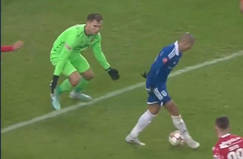 Juan Bauza (27 de ani) a marcat un gol încântător în minutul 52 al meciului FCU Craiova - Dinamo, la scorul de 1-0 pentru olteni. / FOTO: Captură TV @Orange Sport 1