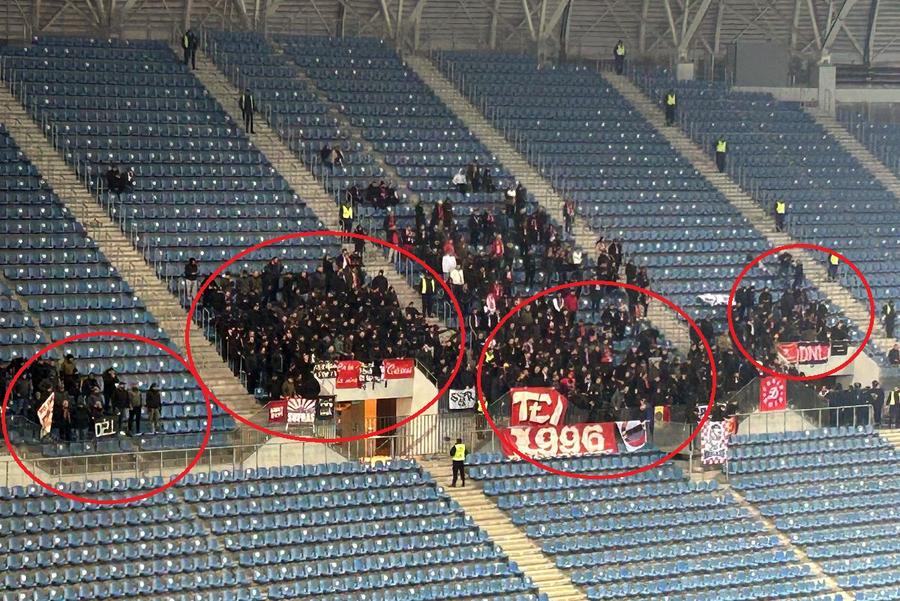 Cele patru galerii dinamoviste / Sursă foto: Andrei Furniga (GSP) Ca la ei, la nimeni! Scene caraghioase pe „Oblemenco”: Dinamo, încurajată de 4 galerii! În total, 200 de fani!