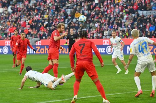Harry Kane înscrie împotriva lui Holstein Kiel / Foto: Imago