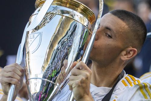 Fotbalistul sârb Dejan Joveljić (25 de ani) a plecat de la LA Galaxy la Sporting Kansas City pentru 4.000.000 de dolari.
