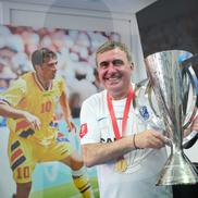 Hagi și trofeul Superligii