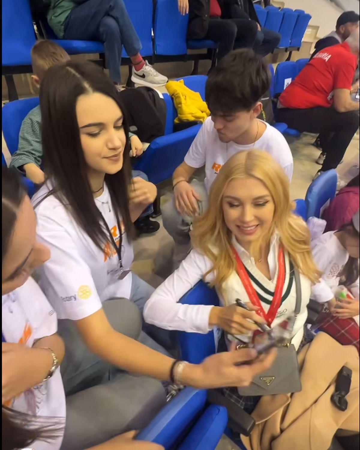 Cum au fost surprinși Victor Cornea și Andreea Bălan pe holurile sălii polivalente din Craiova, în ziua eșecului din Cupa Davis