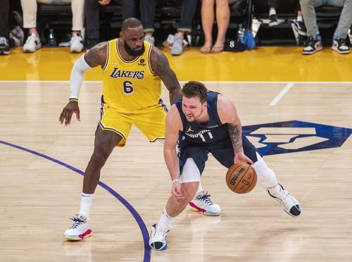 Ultimele vești din Statele Unite ale Americii sunt istorice. Luka Doncic va juca alături de LeBron James la LA Lakers, iar Anthony Davis va îmbrăca tricoul celor de la Dallas Mavericks.