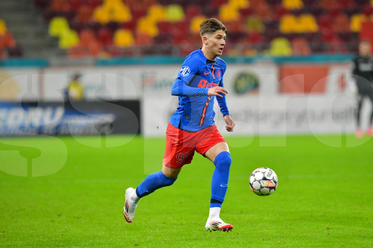 Fotbalistul de la FCSB s-a tuns la ordinul lui Mircea Lucescu: „E mai bine acum”