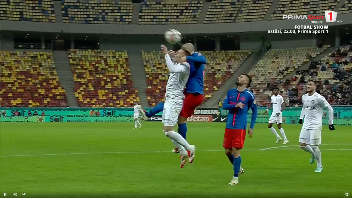 A văzut penalty în prima repriză la FCSB - CFR Cluj: „Lovește adversarul înainte să joace mingea”