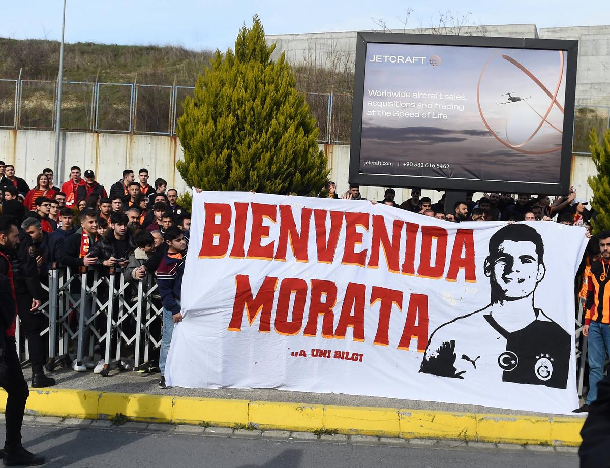 Alvaro Morata întâmpinat de fanii lui Galatasaray