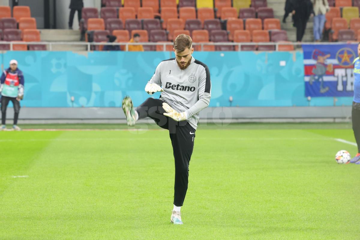 Imagini de la încălzire înainte de FCSB - CFR Cluj