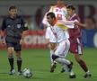 Meciul amical dintre câștigătoarea supercupei Europei, Galatasaray Istanbul și Rapid Bucuresti, încheiat la egalitate, 1-1. În imagine, arbitrul Constantin Zotta, Gică Hagi și Daniel Isăilă