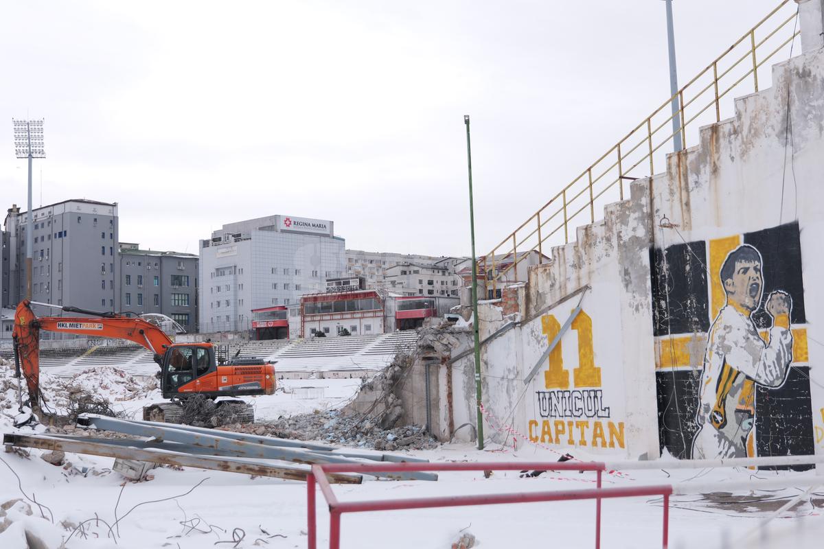 Se lucrează într-un ritm uluitor la Stadionul Dinamo: arena din Ștefan cel Mare este deja 50% demolată » GSP a intrat pe șantier