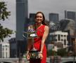 Elena Rybakina cu trofeul de la Australian Open Foto: Guliver/GettyImages