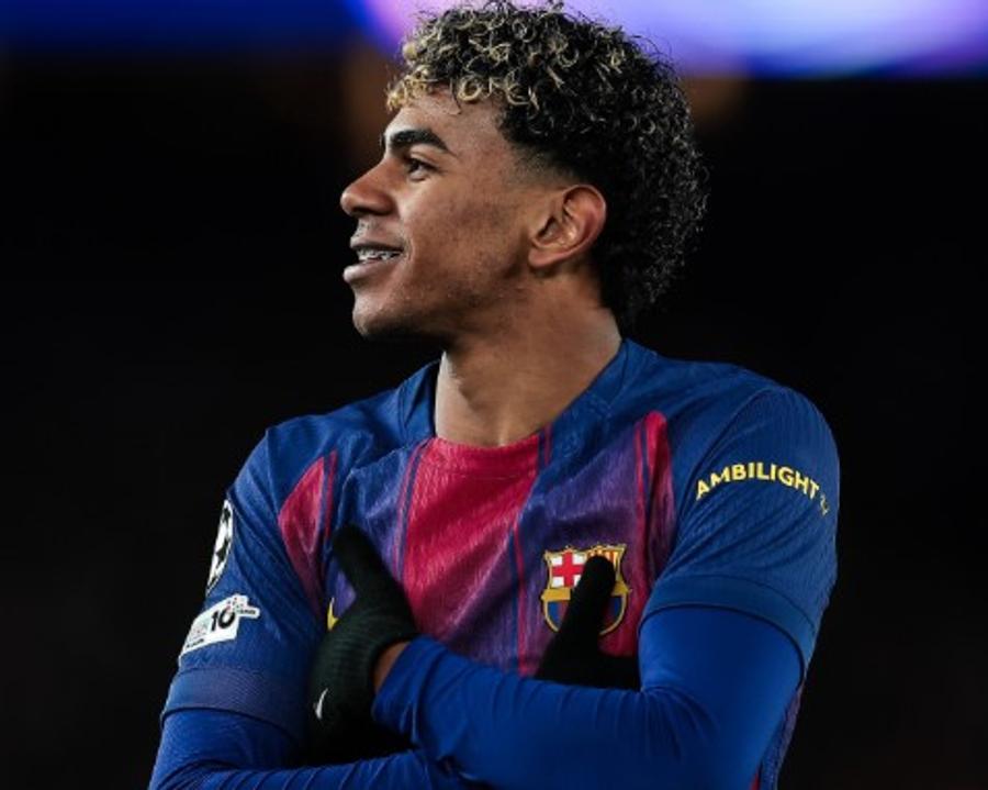 Lamine Yamal sărbătorește ca Neymar golul cu care Barcelona a deschis scorul la Elche (3-1) / Foto: Imago Raphinha a dat din vestiarul Barcelonei: „Astea sunt obsesiile lui Lamine Yamal”