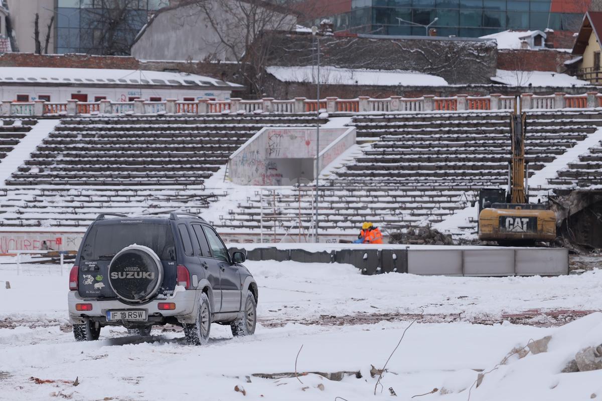Se lucrează într-un ritm uluitor la Stadionul Dinamo: arena din Ștefan cel Mare este deja 50% demolată » GSP a intrat pe șantier