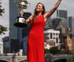 Elena Rybakina cu trofeul de la Australian Open Foto: Guliver/GettyImages
