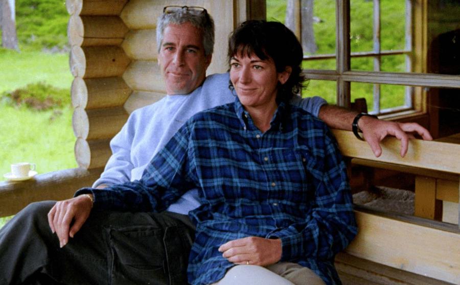 Ghislaine Maxwell, dreapta, alături de Jeffrey Epstein O echipă din Premier League, menționată în dosarele Epstein!