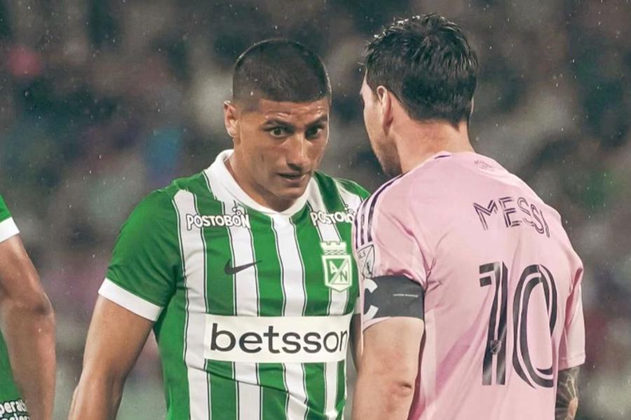 Juan Bauza, față în față cu Lionel Messi, în amicalul Atletico Nacional - Inter Miami // FOTO: TikTok @francescasimionescu „Este cel mai important contract din viața mea!” » Juan Bauza vrea să se întoarcă să joace în România