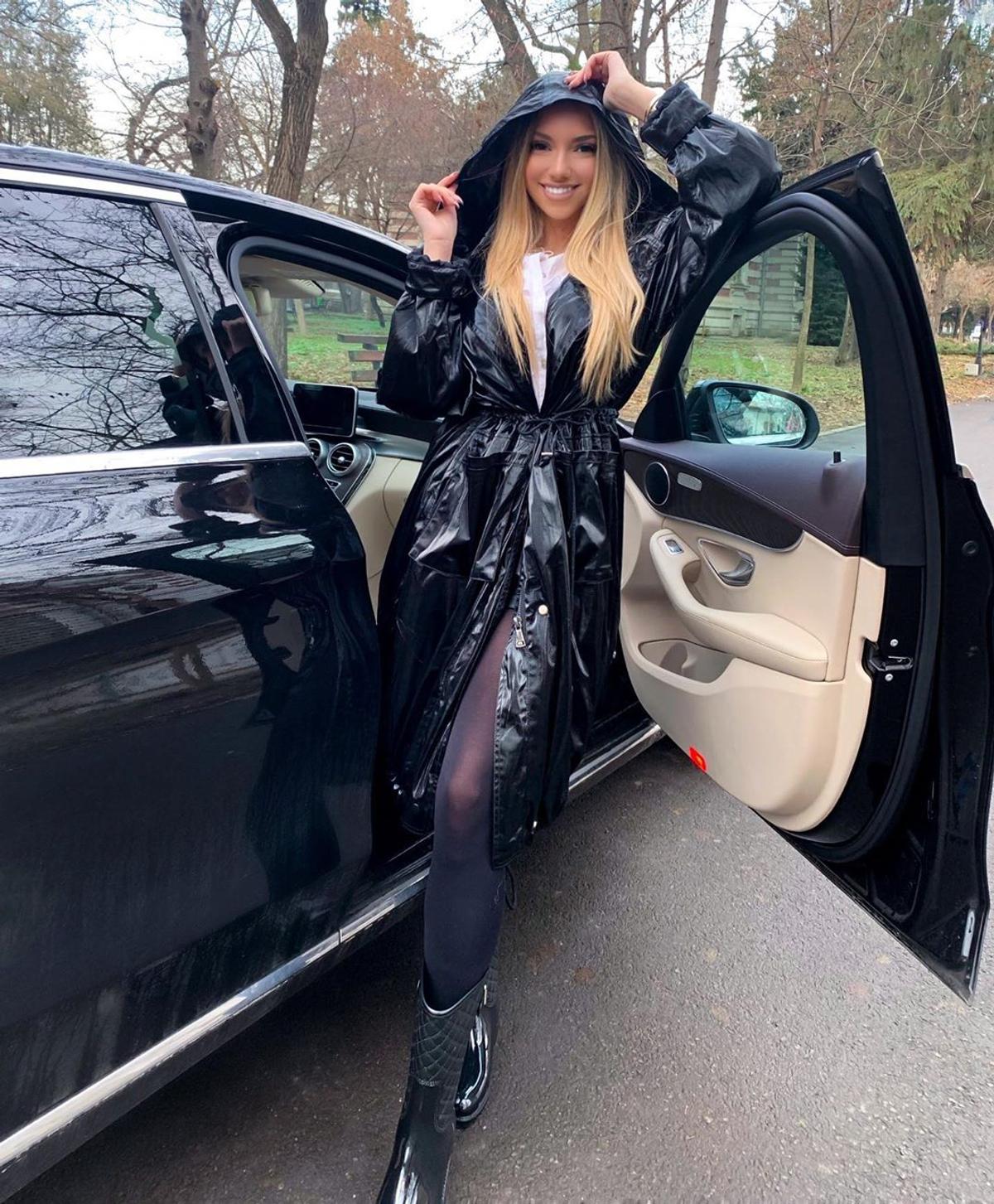 FOTO HOT N-a vrut să plece de la FCSB ca să se împace cu ea? Un stelist e din nou împreună cu una dintre cele mai sexy vedete din showbiz