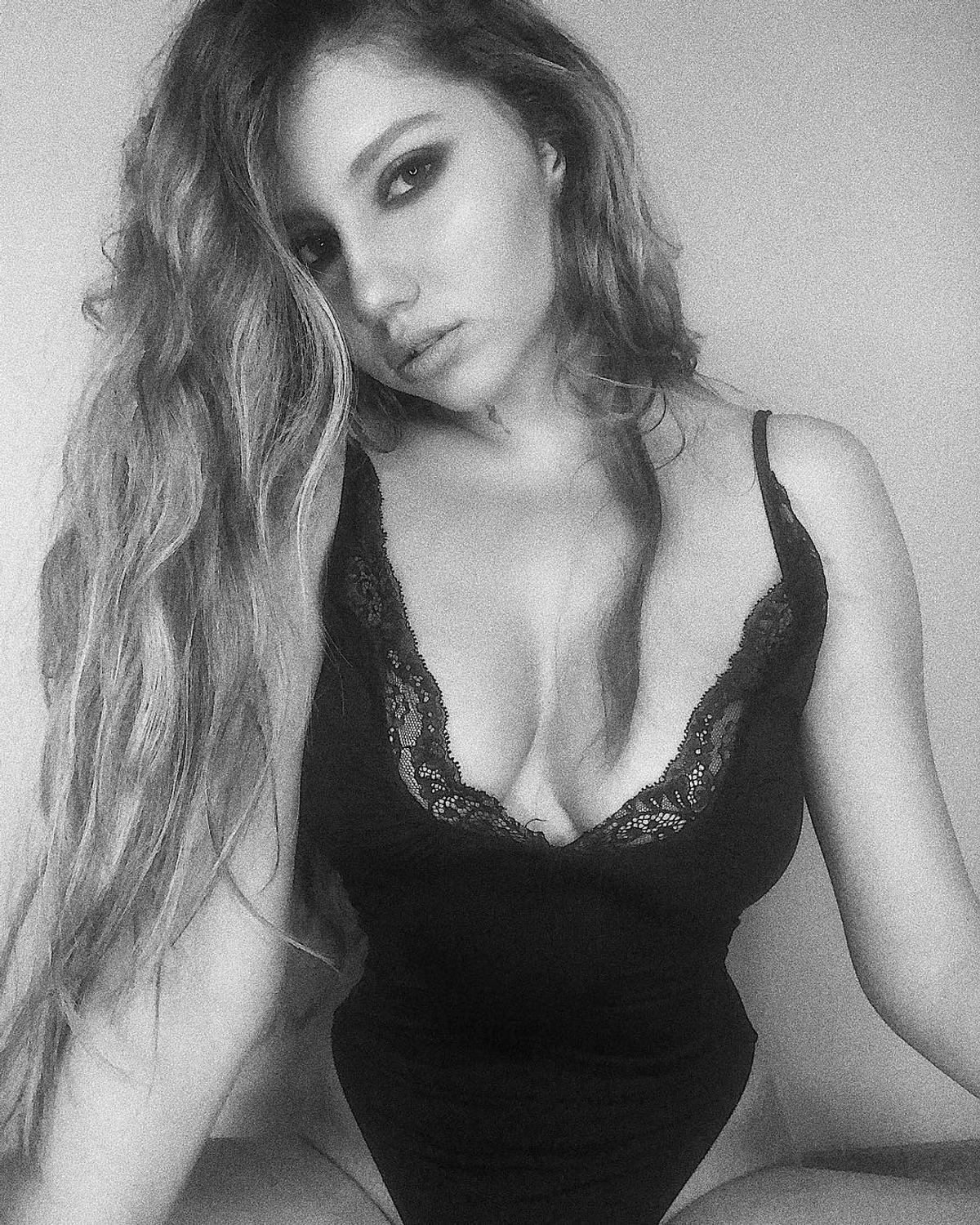 FOTO HOT N-a vrut să plece de la FCSB ca să se împace cu ea? Un stelist e din nou împreună cu una dintre cele mai sexy vedete din showbiz