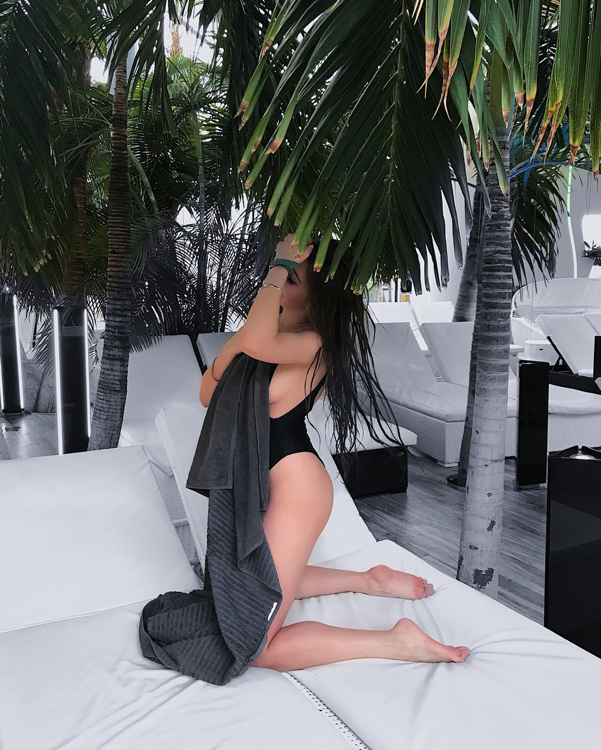 FOTO HOT N-a vrut să plece de la FCSB ca să se împace cu ea? Un stelist e din nou împreună cu una dintre cele mai sexy vedete din showbiz