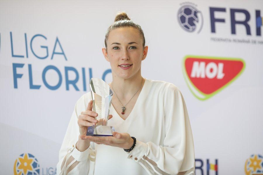 Kristina Liscevici, artista din echipa vâlceană FOTO Octav Ganea Cristina şi Kristina, cele mai valoroase jucătoare din handbalul românesc! Vor fi adversare în optimile Ligii Campionilor