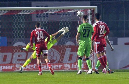 Achahbar, cu numărul 23, marcând un gol spectaculos în poarta lui Dinamo