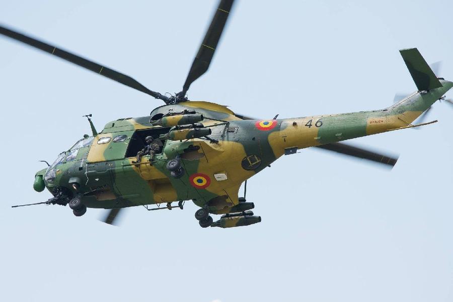 Așa arată un IAR 330 Puma / Sursă foto: AOPA România Un MiG 21 Lancer s-a prăbușit în România! Elicopterul care a plecat în căutarea lui s-a prăbușit și el: 7 morți