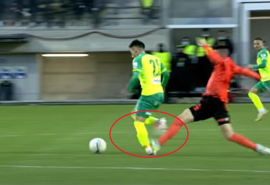 Altă intrare groaznică a lui Maglica, în Cipru Noul „chirurg” din Liga 1 vine de la CFR Cluj! Și-a scos din circuit adversarul după o intrare ORIBILĂ + e recidivist!