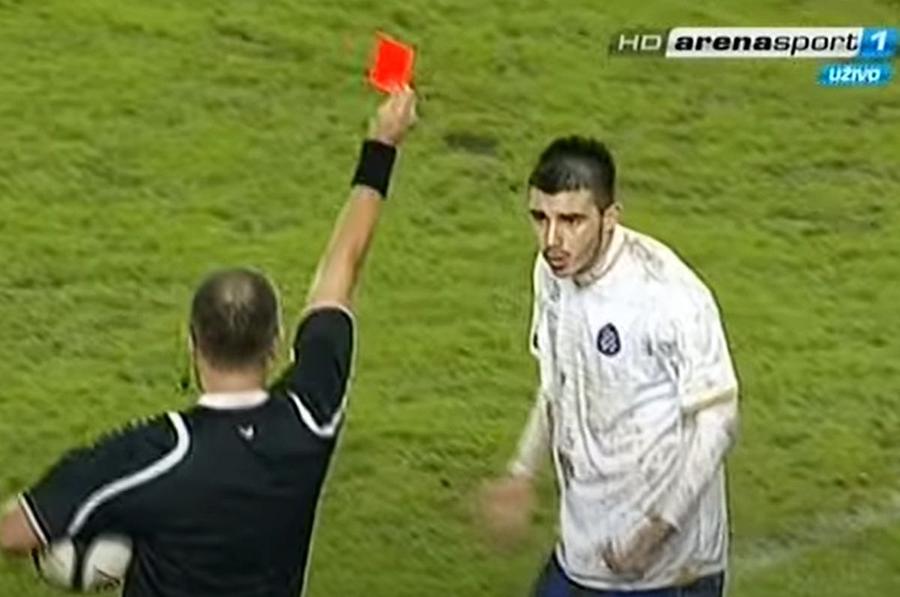 „Roșul” văzut în 2011, la Hajduk Noul „chirurg” din Liga 1 vine de la CFR Cluj! Și-a scos din circuit adversarul după o intrare ORIBILĂ + e recidivist!